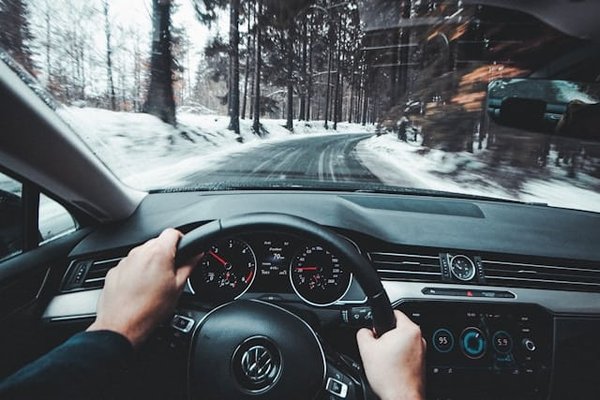 Quelles sont les différences entre les auto-écoles traditionnelles et les auto-écoles en ligne ?